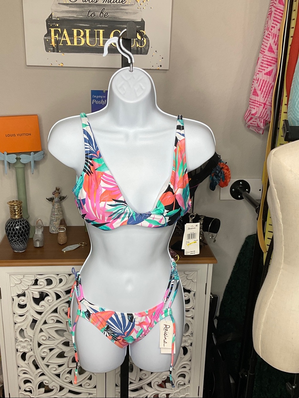 712 - Raisins NWT Tropical Floral Bikini Set in Pink, Green, Blue, Size Small - Picture 2 of 6